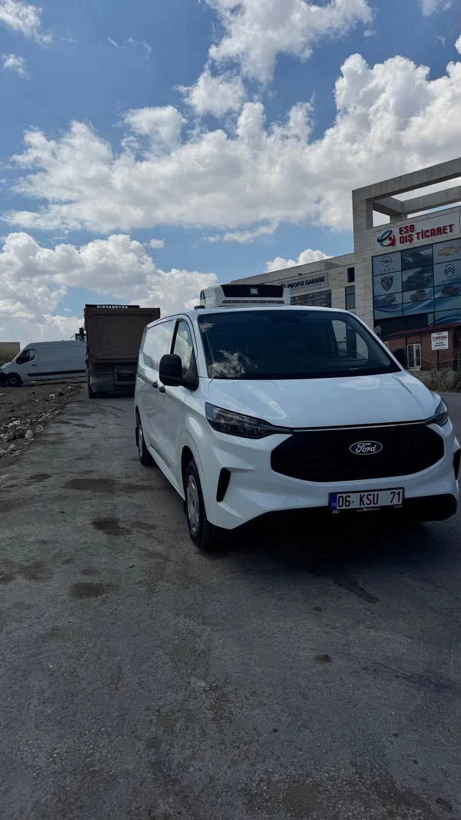 Sanal market arabası, tavanında soğutucu